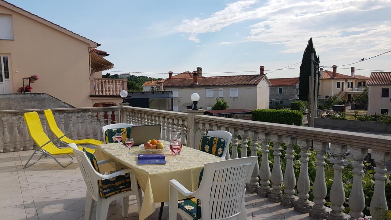 Apartmani Diva Malinska Exterior foto
