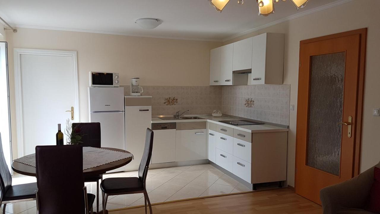 Apartmani Diva Malinska Exterior foto