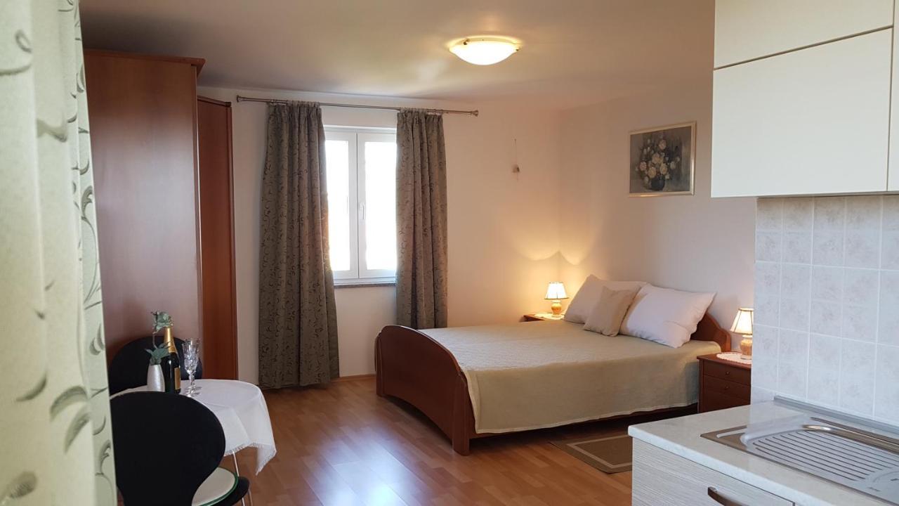 Apartmani Diva Malinska Exterior foto