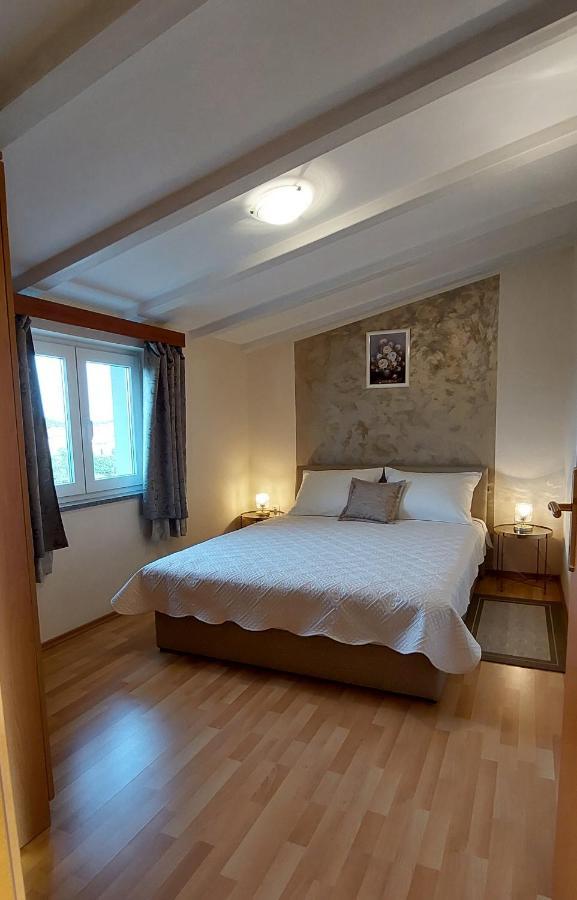 Apartmani Diva Malinska Exterior foto